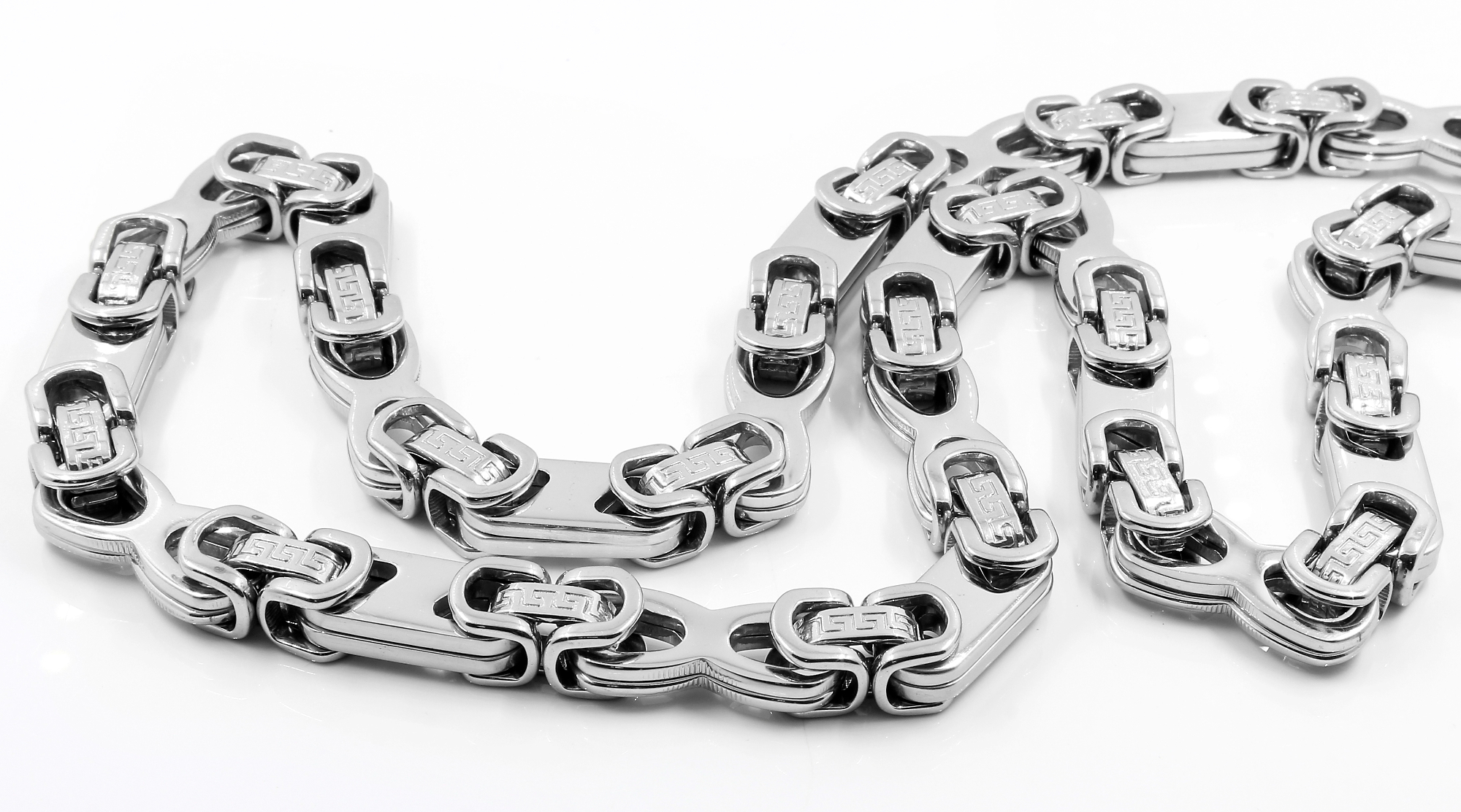 Moški nakit je lahko lepo darilo vašemu možu